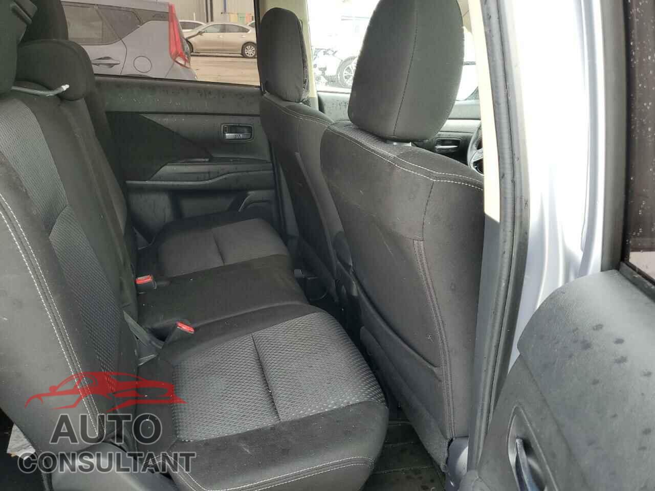 MITSUBISHI OUTLANDER 2017 - JA4AD3A37HZ016524