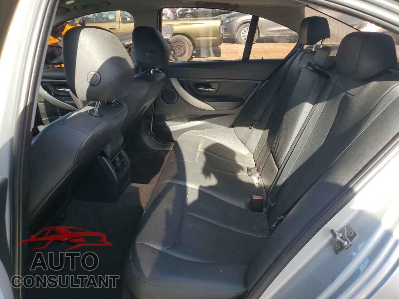 BMW 3 SERIES 2013 - WBA3C3C52DF982806