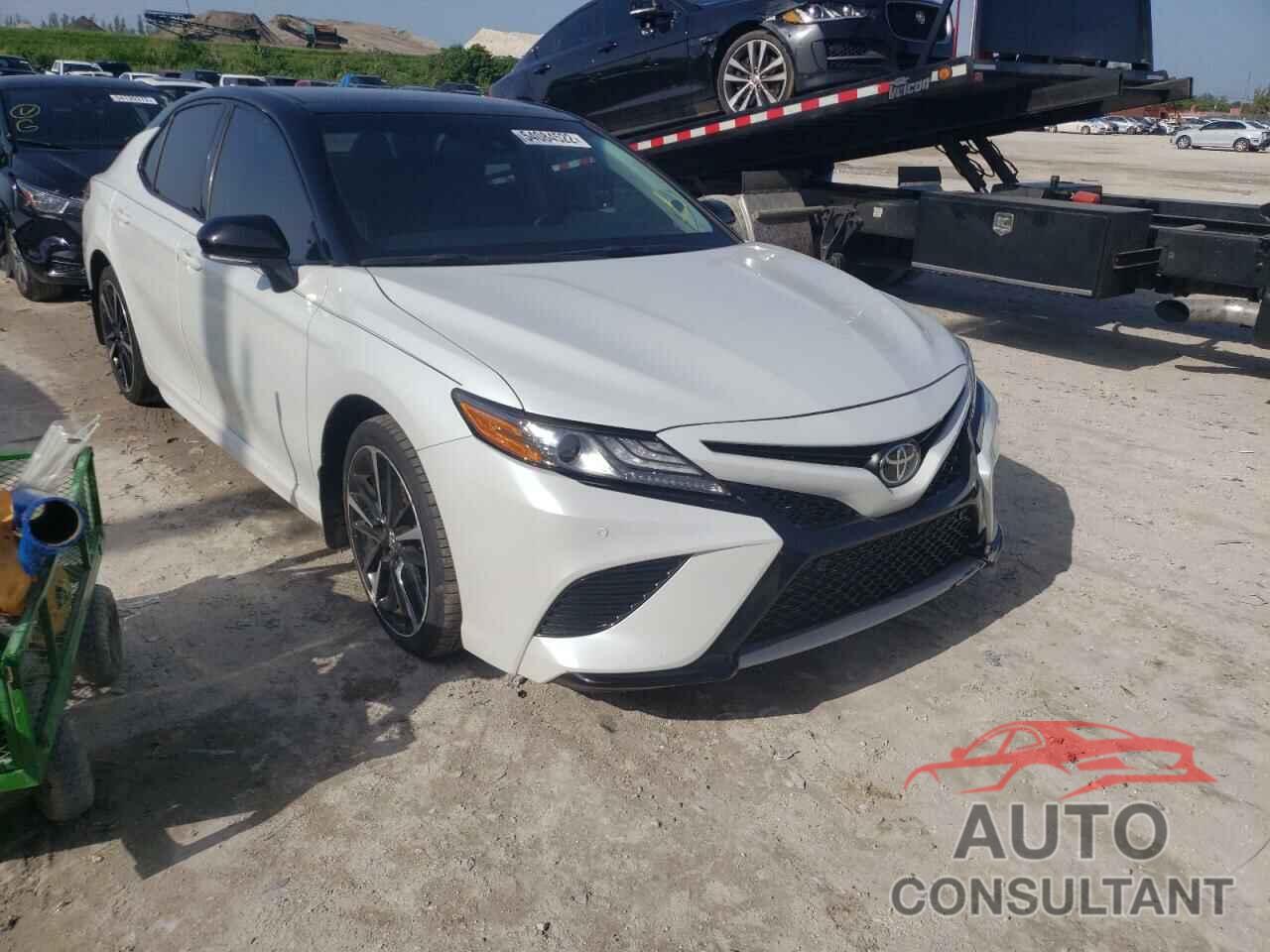 TOYOTA CAMRY 2018 - 4T1B61HK0JU080263