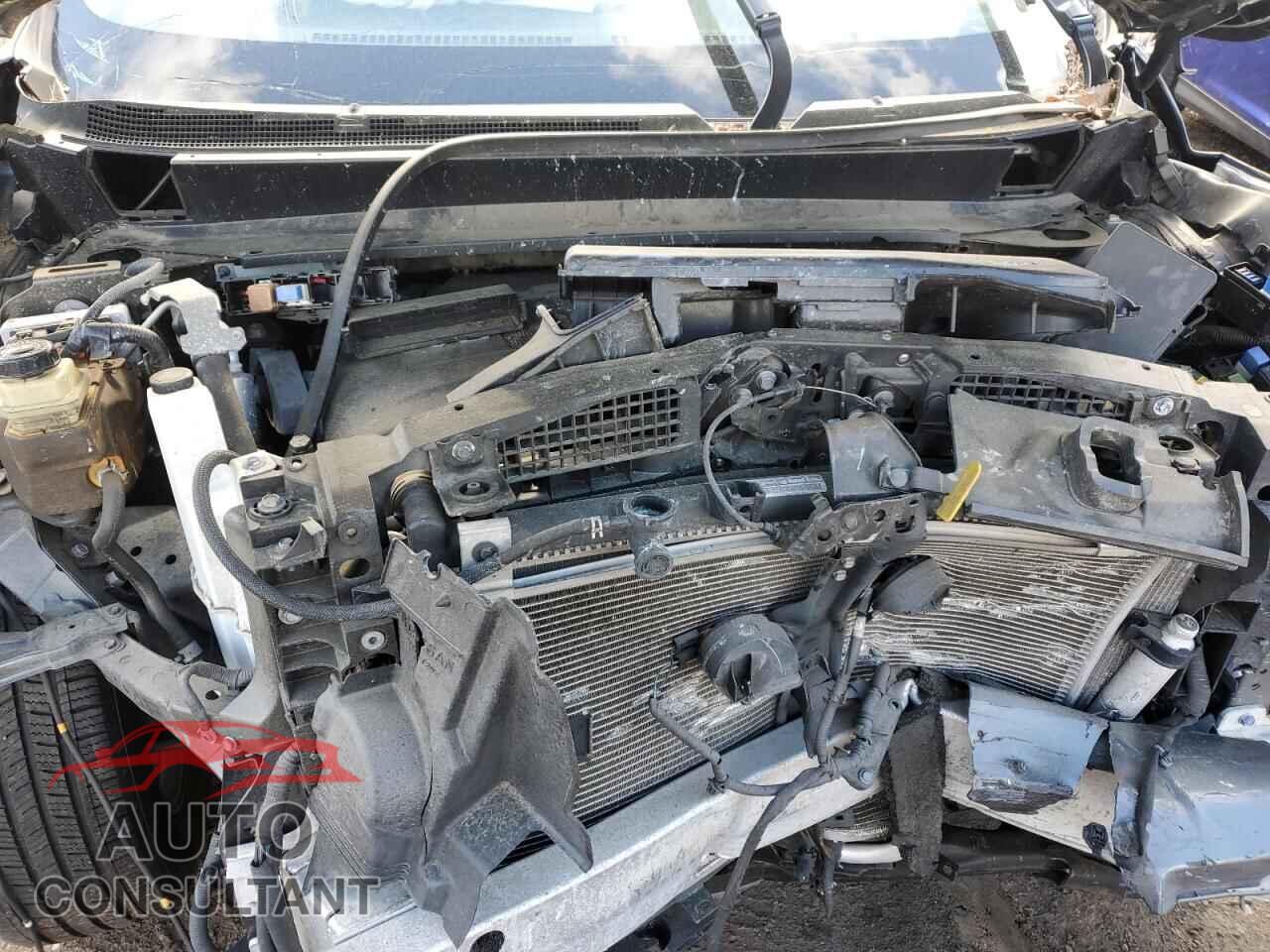 NISSAN PATHFINDER 2017 - 5N1DR2MM8HC901008