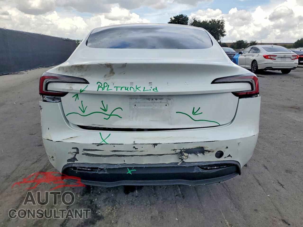 TESLA MODEL 3 2024 - 5YJ3E1EA9RF744085