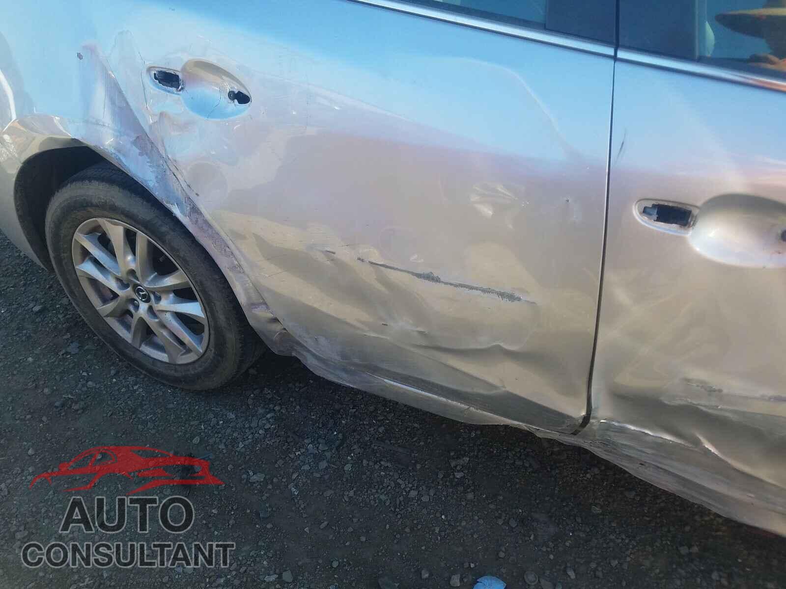 MAZDA 3 2017 - 3MZBN1U74HM116122