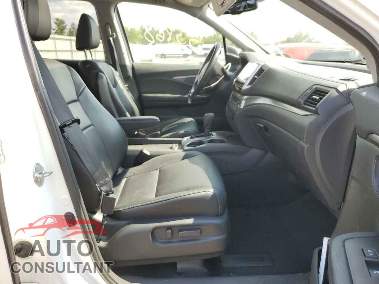 HONDA PILOT 2018 - 5FNYF6H61JB016367