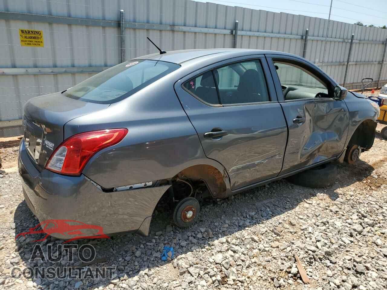 NISSAN VERSA 2018 - 3N1CN7AP1JL814930