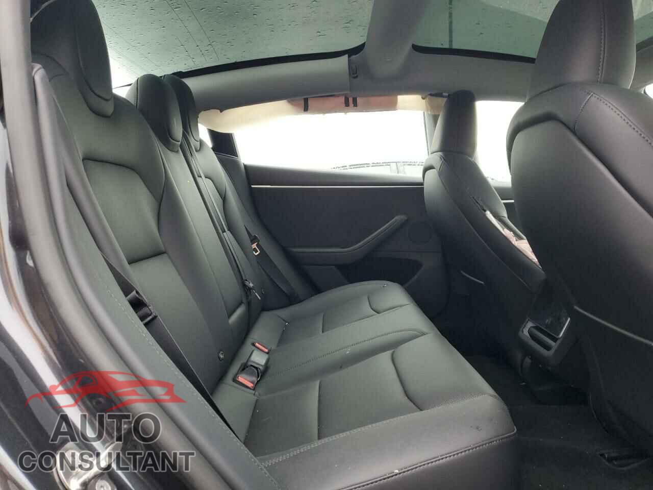 TESLA MODEL 3 2024 - 5YJ3E1EB2RF833845