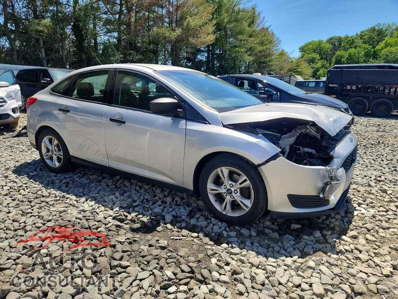 FORD FOCUS 2015 - 1FADP3E26FL246542