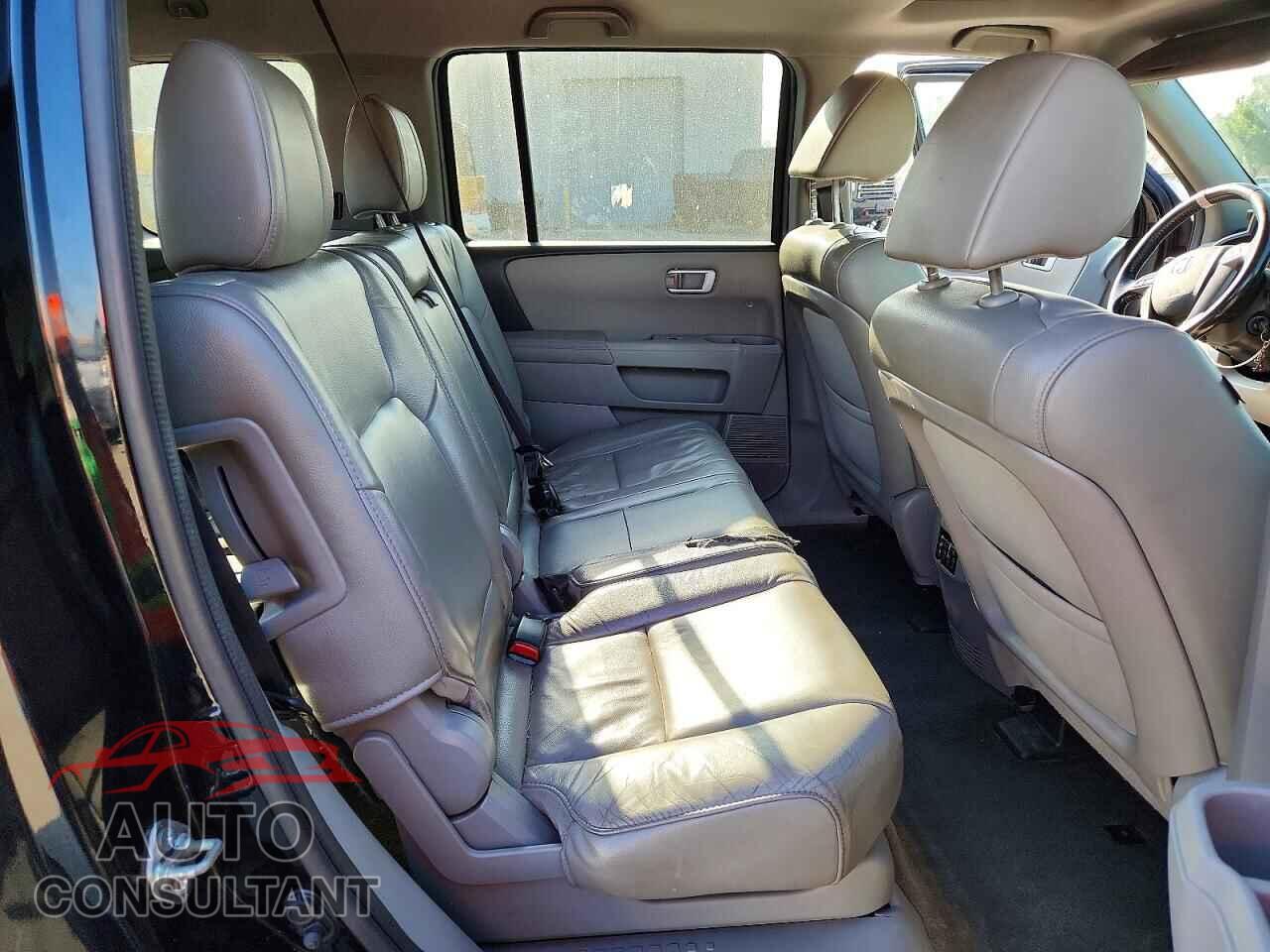 HONDA PILOT 2015 - 5FNYF3H62FB013340