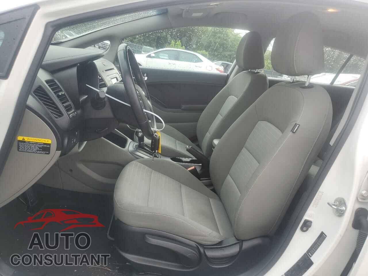 KIA FORTE 2015 - KNAFX5A86F5389940