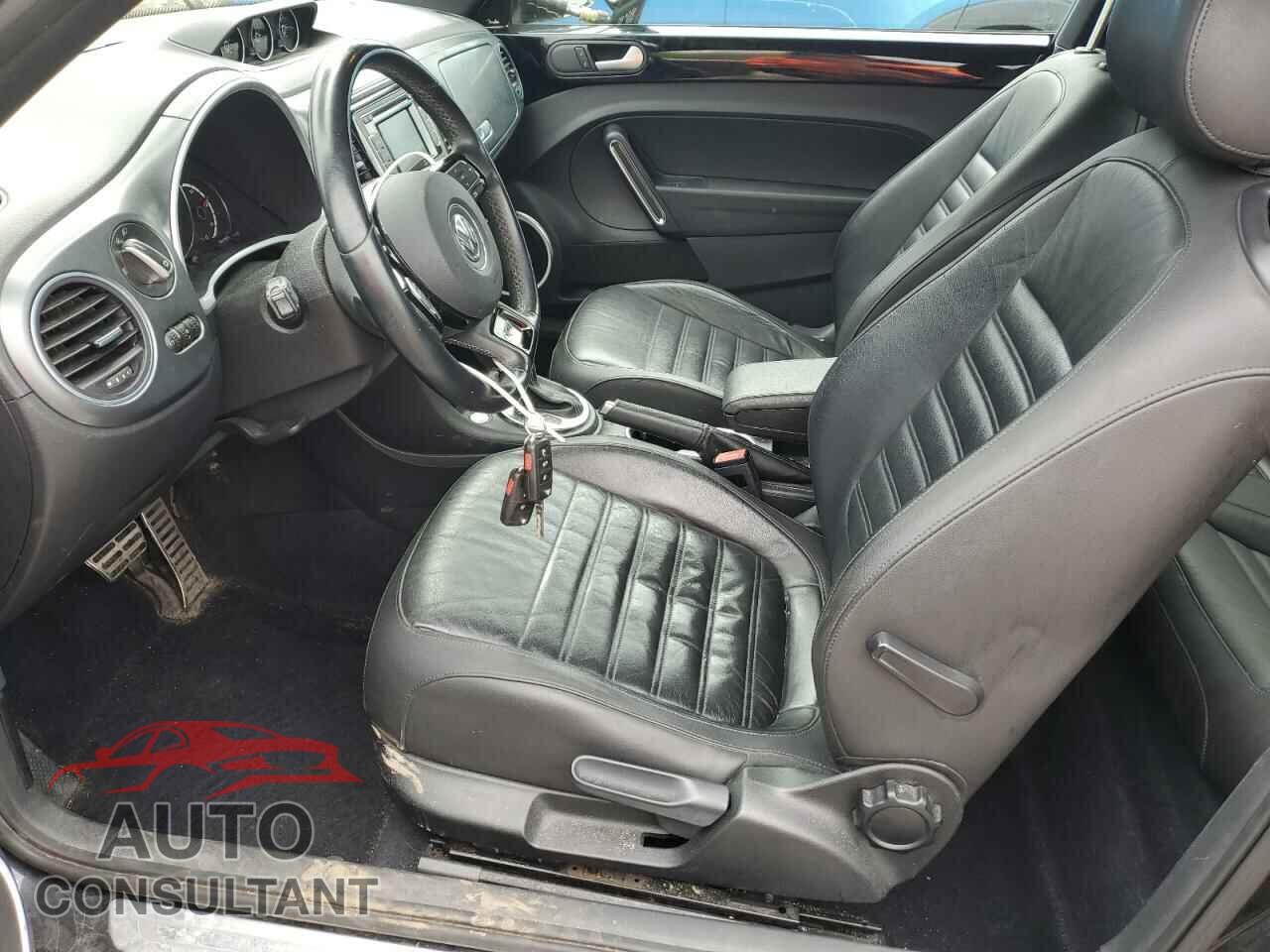 VOLKSWAGEN BEETLE 2014 - 3VWVS7AT2EM602885