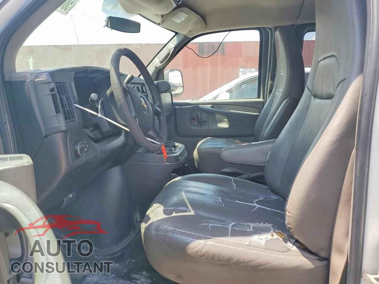 CHEVROLET EXPRESS 2011 - 1GNSHBF43B1124629