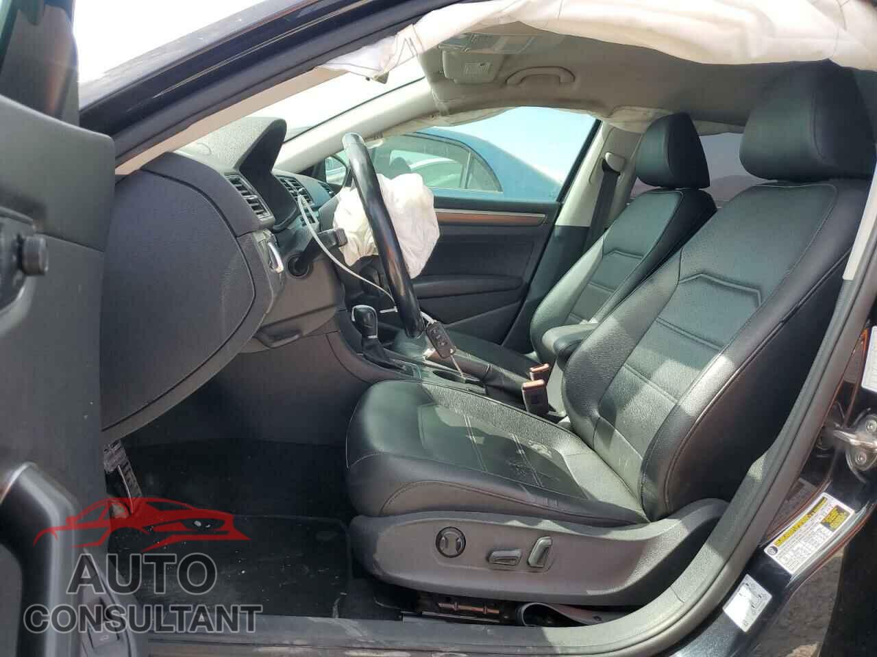 VOLKSWAGEN PASSAT 2018 - 1VWAA7A32JC033792