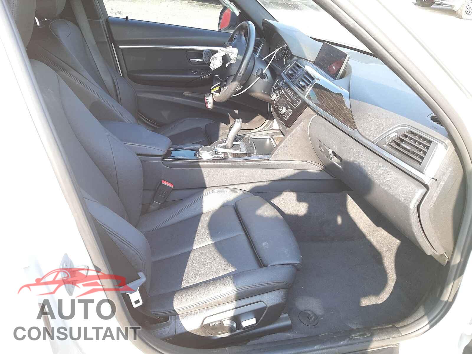 BMW 3 SERIES 2017 - WBA8E1C32HA158519
