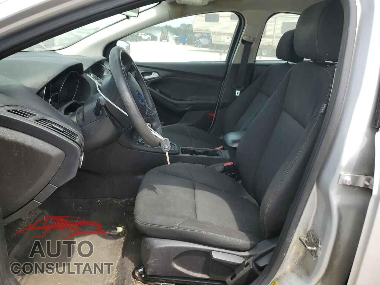FORD FOCUS 2017 - 1FADP3F22HL328835