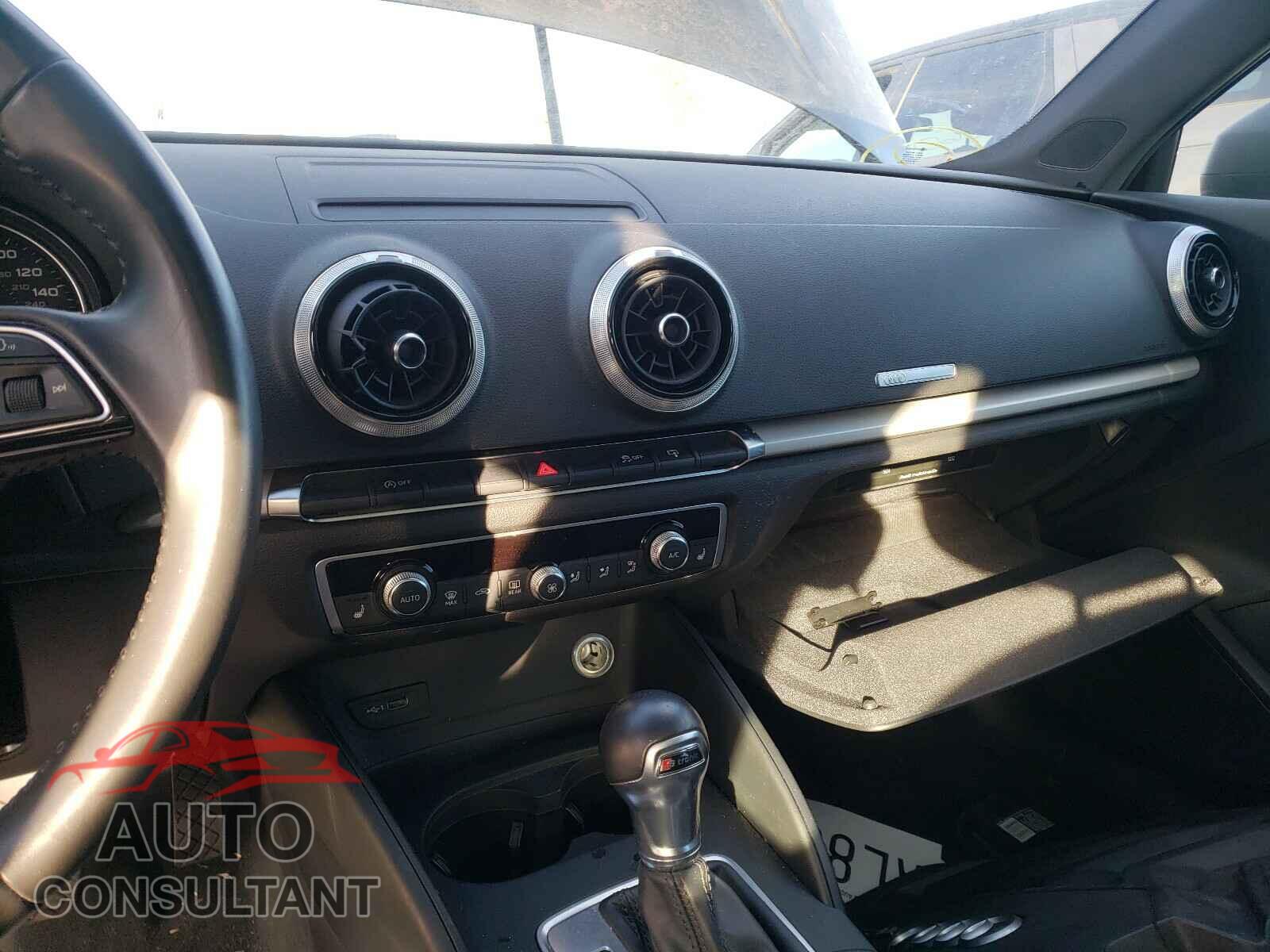 AUDI A3 2017 - WAUAUGFF2H1038152