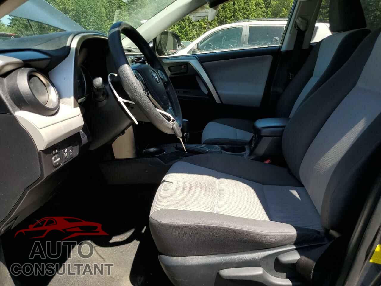 TOYOTA RAV4 2015 - JTMBFREV4FD117615
