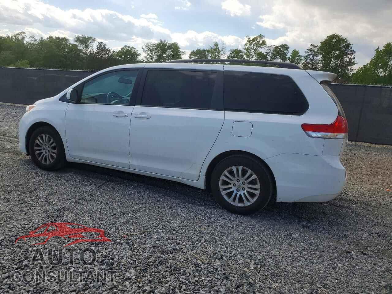 TOYOTA SIENNA 2013 - 5TDYK3DC8DS306854