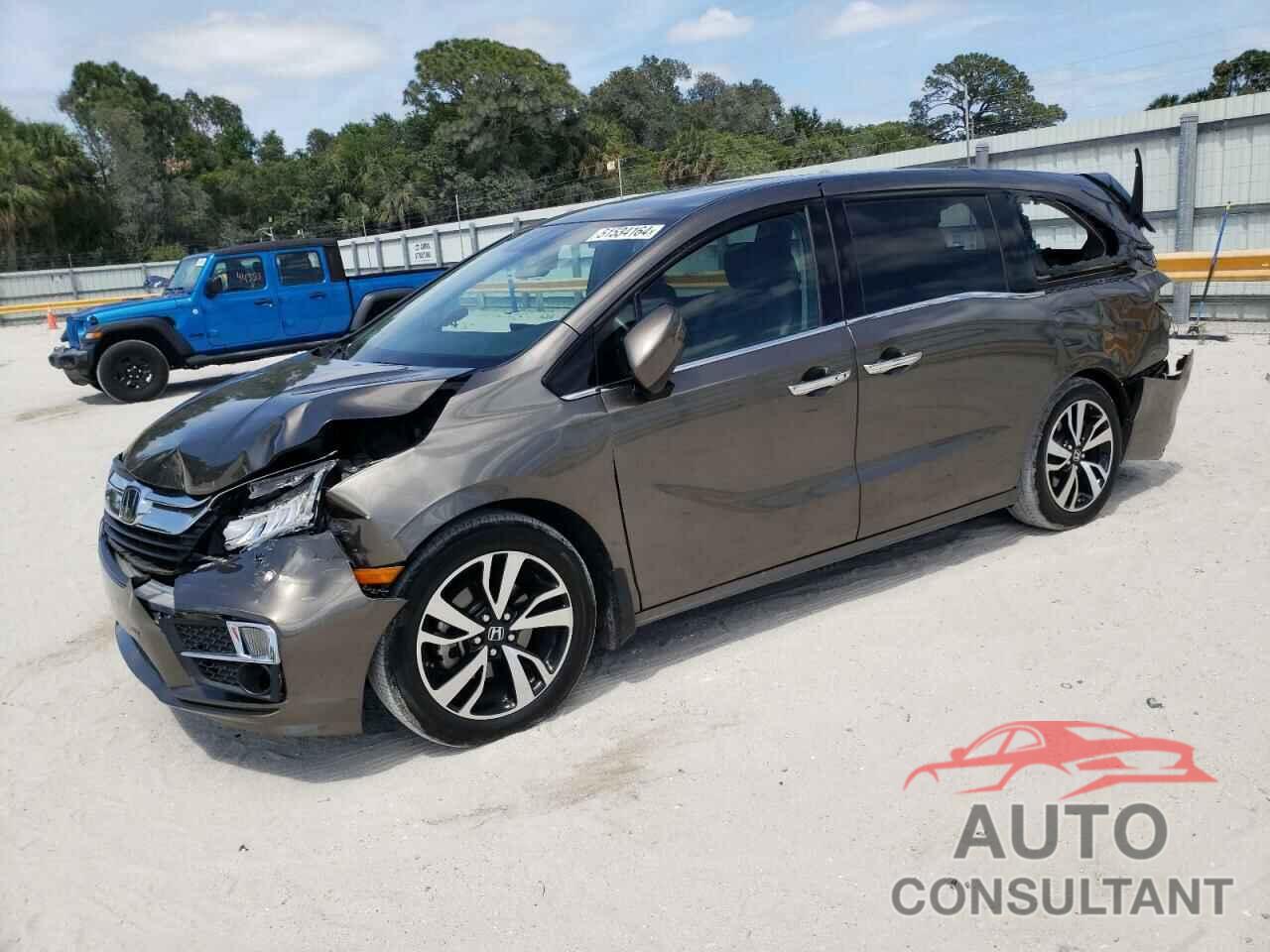 HONDA ODYSSEY 2018 - 5FNRL6H97JB031995