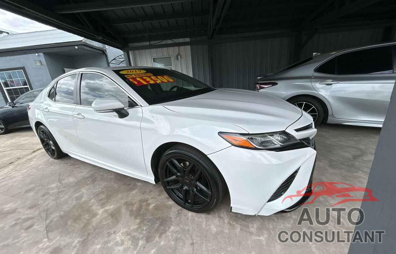 TOYOTA CAMRY 2018 - JTNB11HK1J3023123