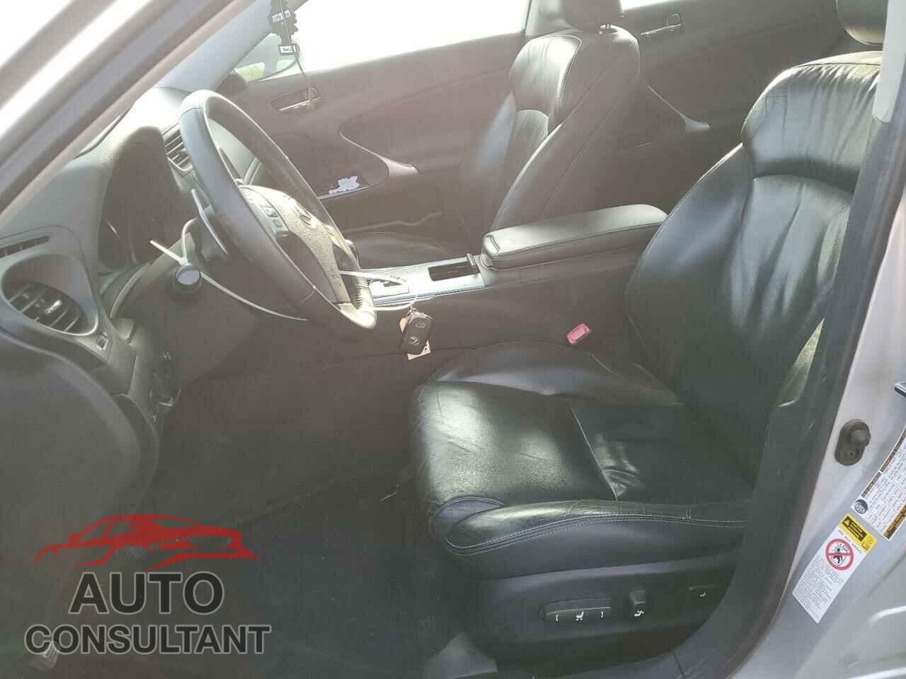LEXUS IS 2011 - JTHBF5C29B2100606