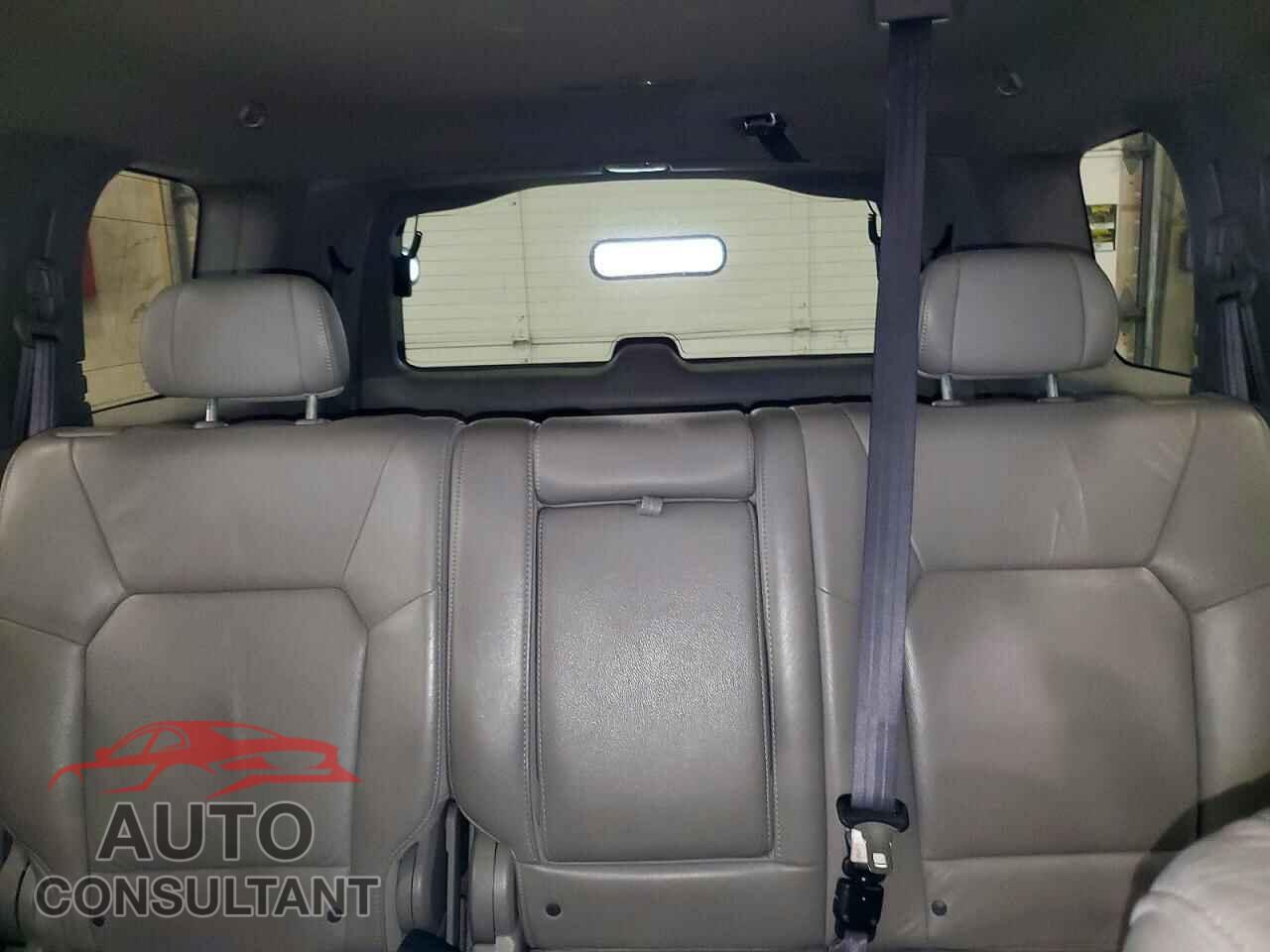 HONDA PILOT 2011 - 5FNYF4H50BB012193