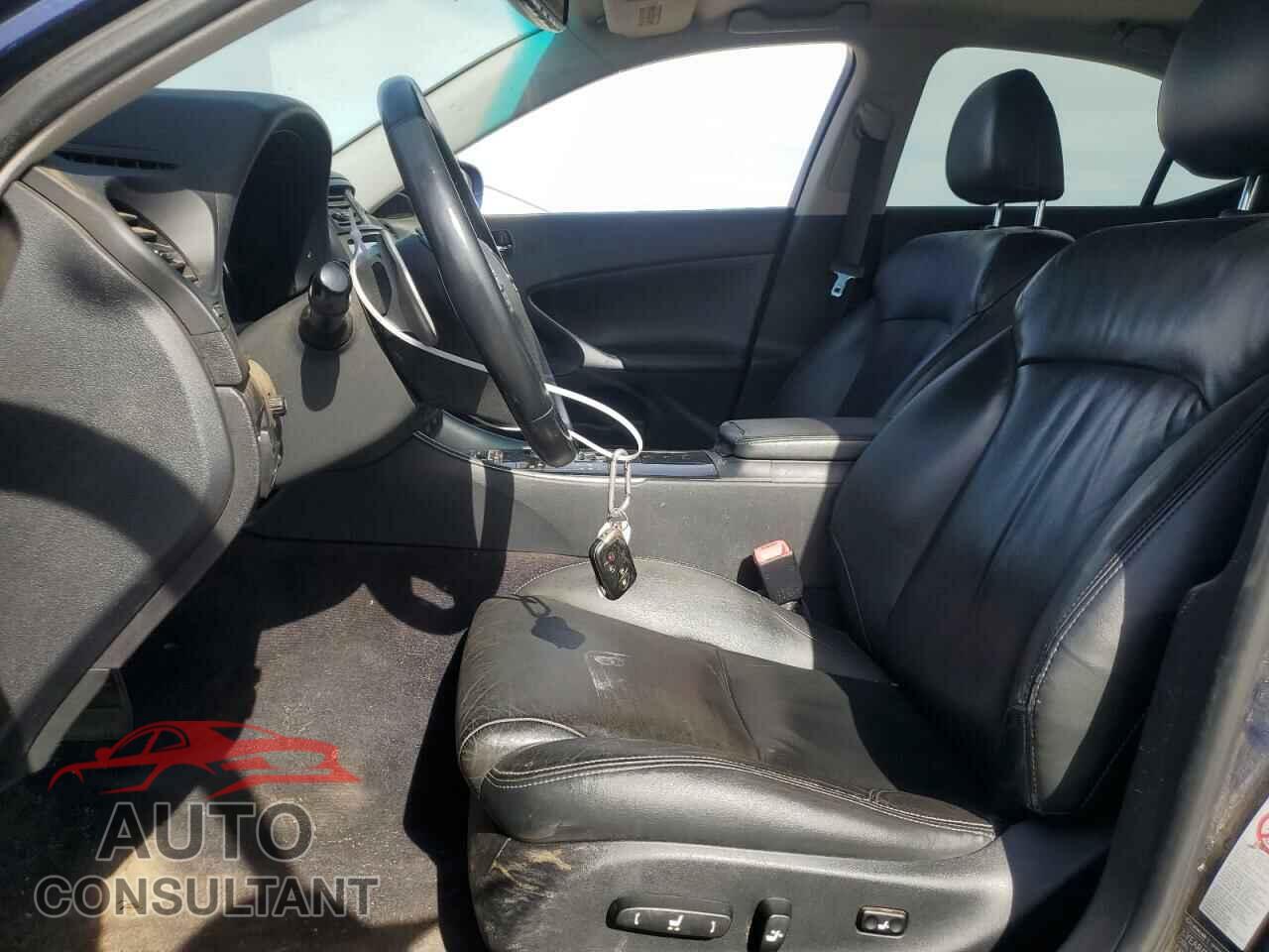 LEXUS IS 2011 - JTHCF5C25B5044912