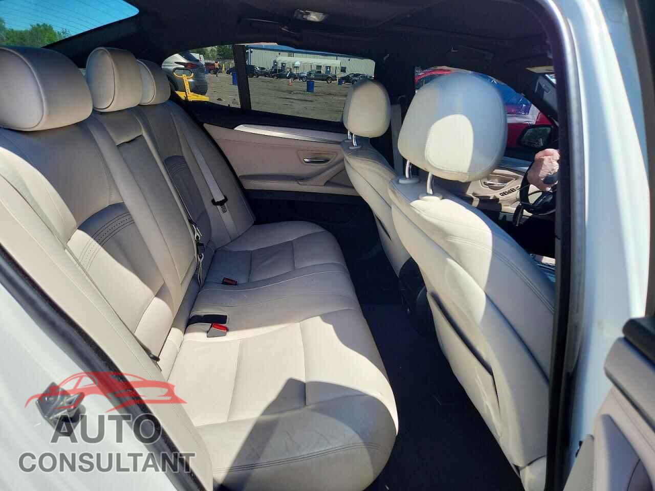 BMW 5 SERIES 2014 - WBA5B3C50ED535593