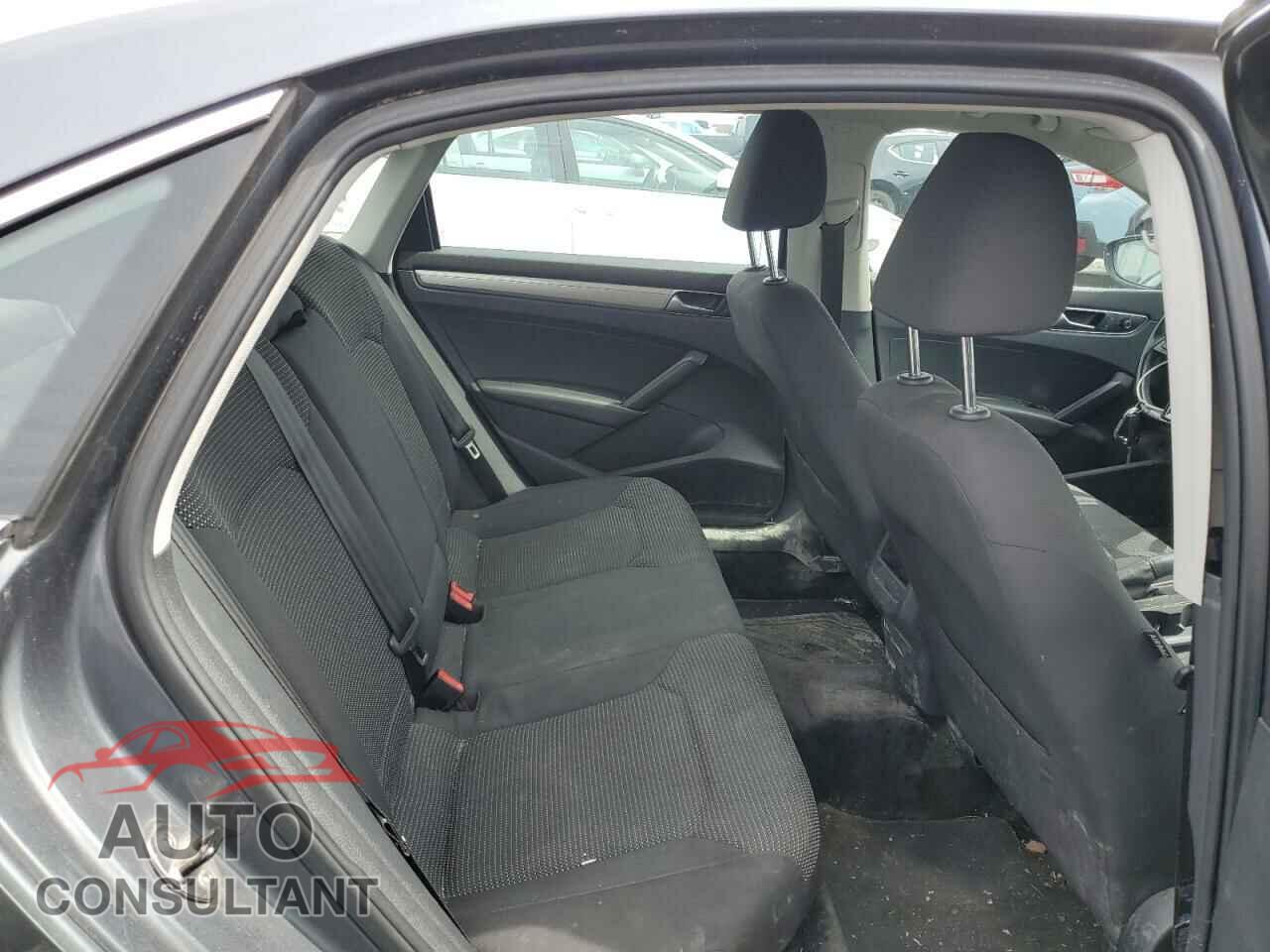VOLKSWAGEN PASSAT 2017 - 1VWAT7A36HC024646