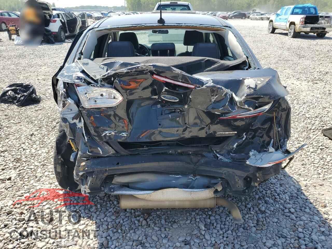 FORD FOCUS 2015 - 1FADP3F28FL279699