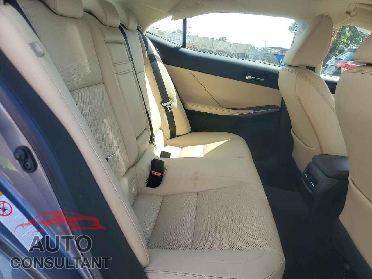 LEXUS IS 2016 - JTHBA1D24G5013532