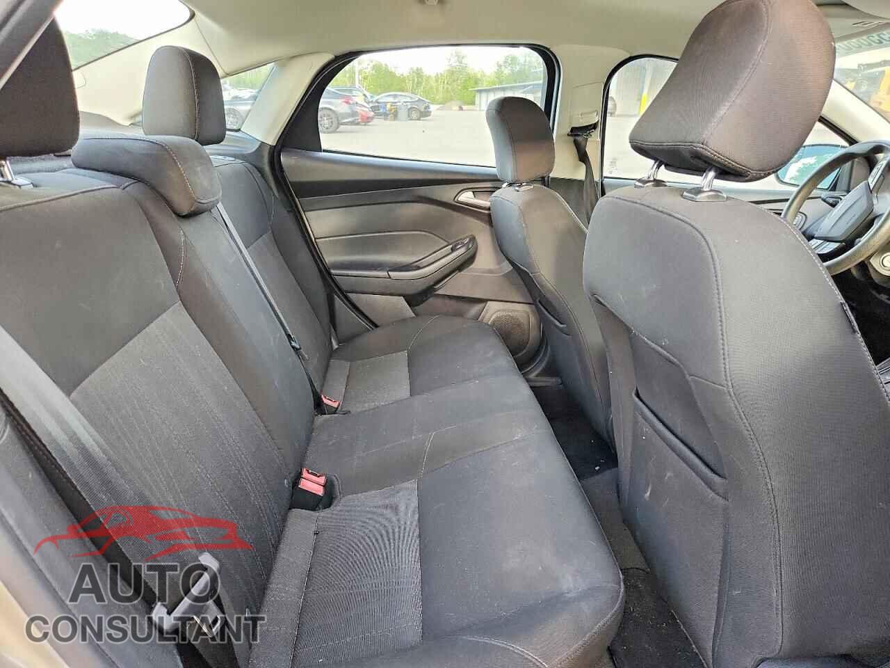 FORD FOCUS 2015 - 1FADP3F25FL228466