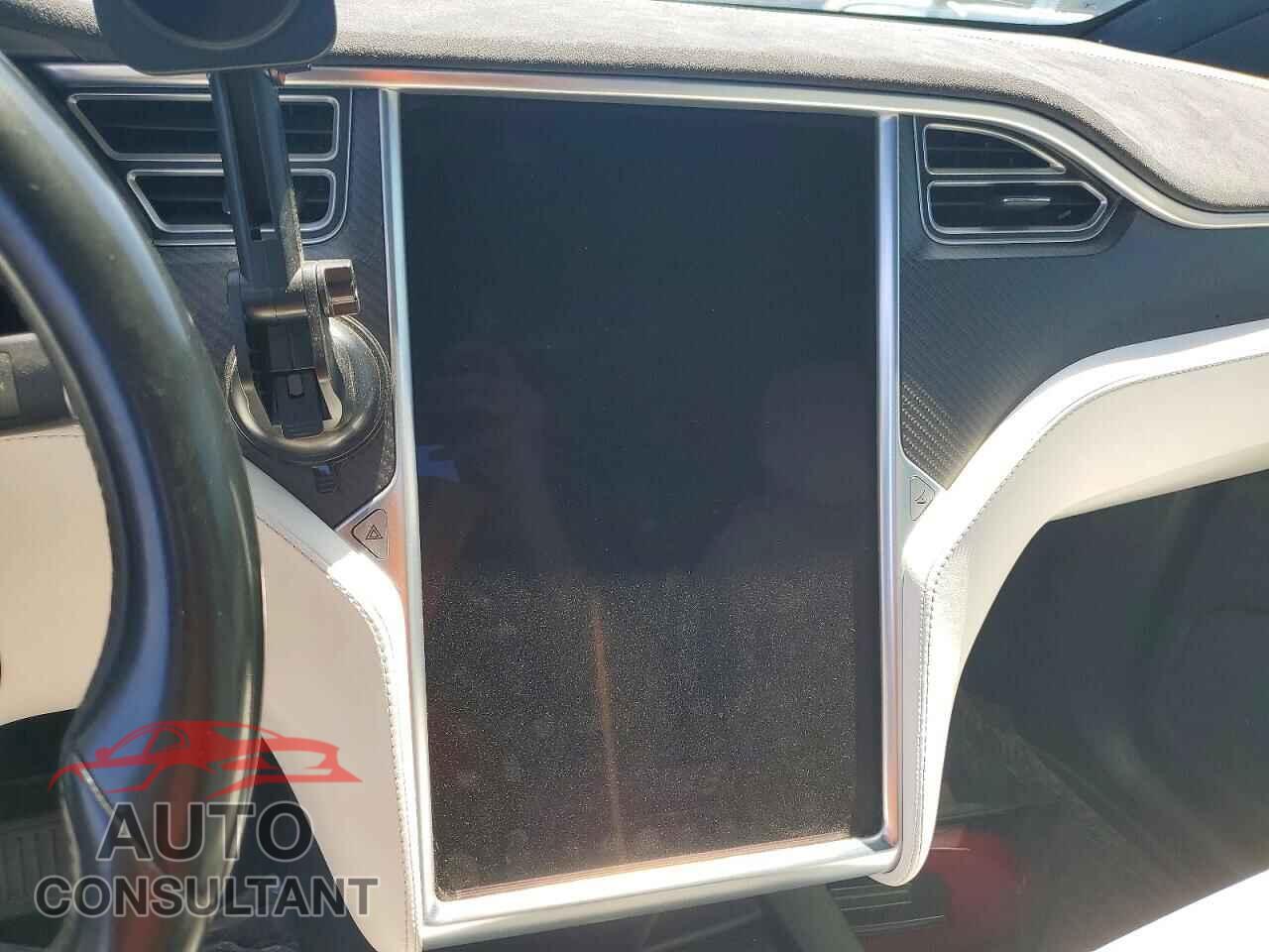 TESLA MODEL X 2016 - 5YJXCAE23GF003279