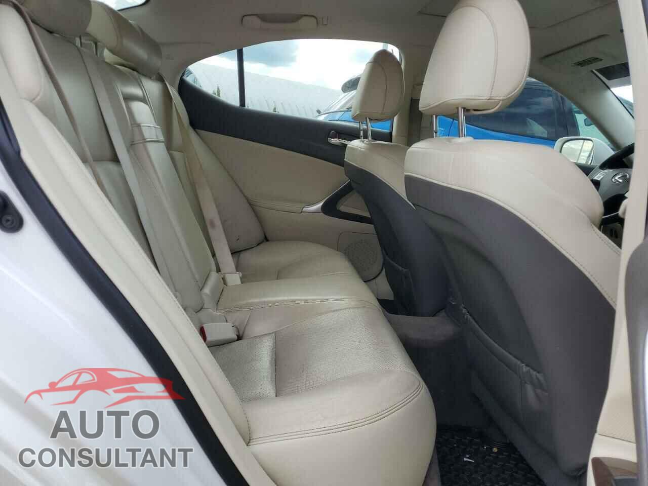 LEXUS IS 2011 - JTHCF5C28B5047108