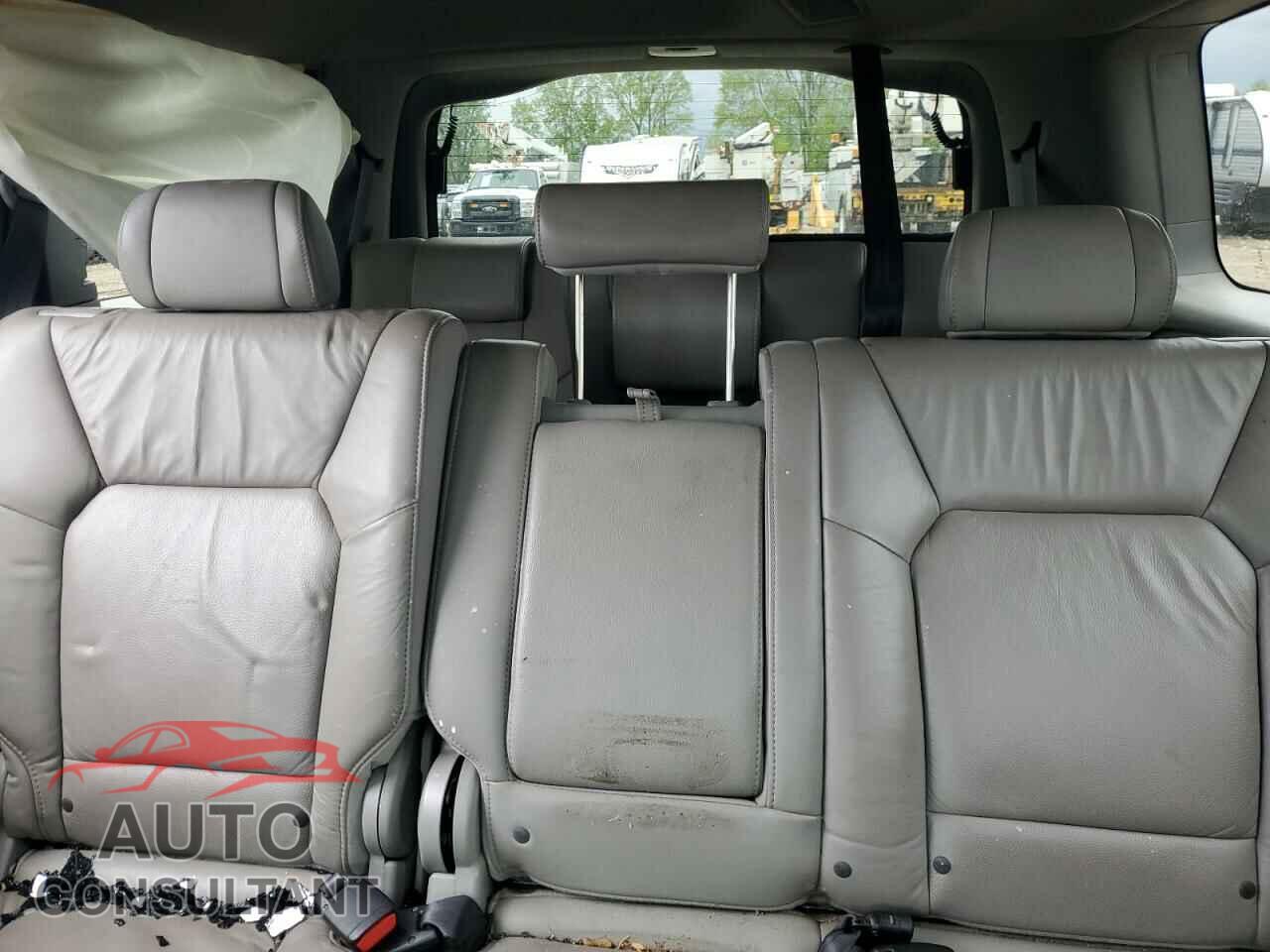 HONDA PILOT 2011 - 5FNYF4H52BB079538