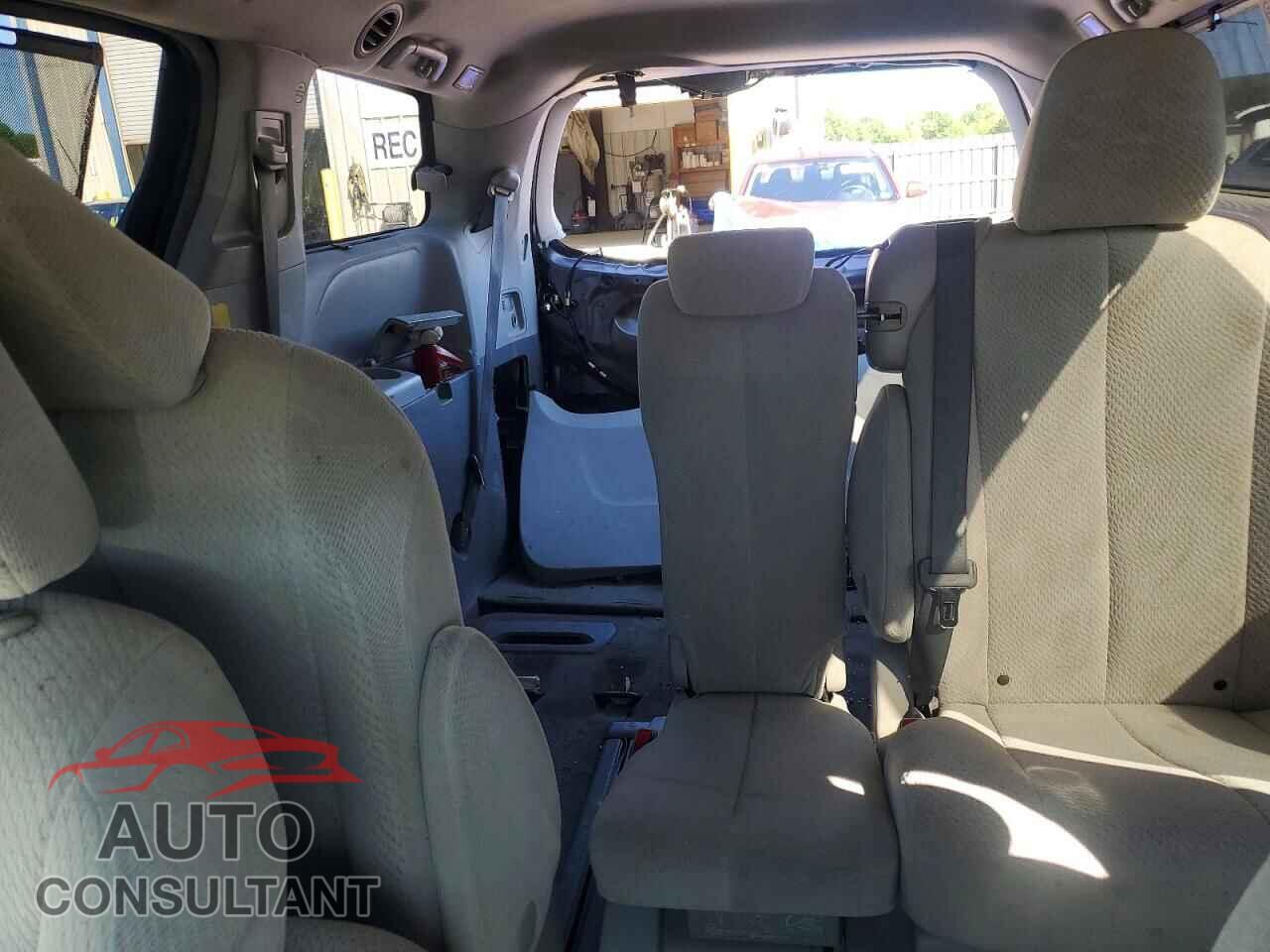 TOYOTA SIENNA 2012 - 5TDKK3DC7CS210413