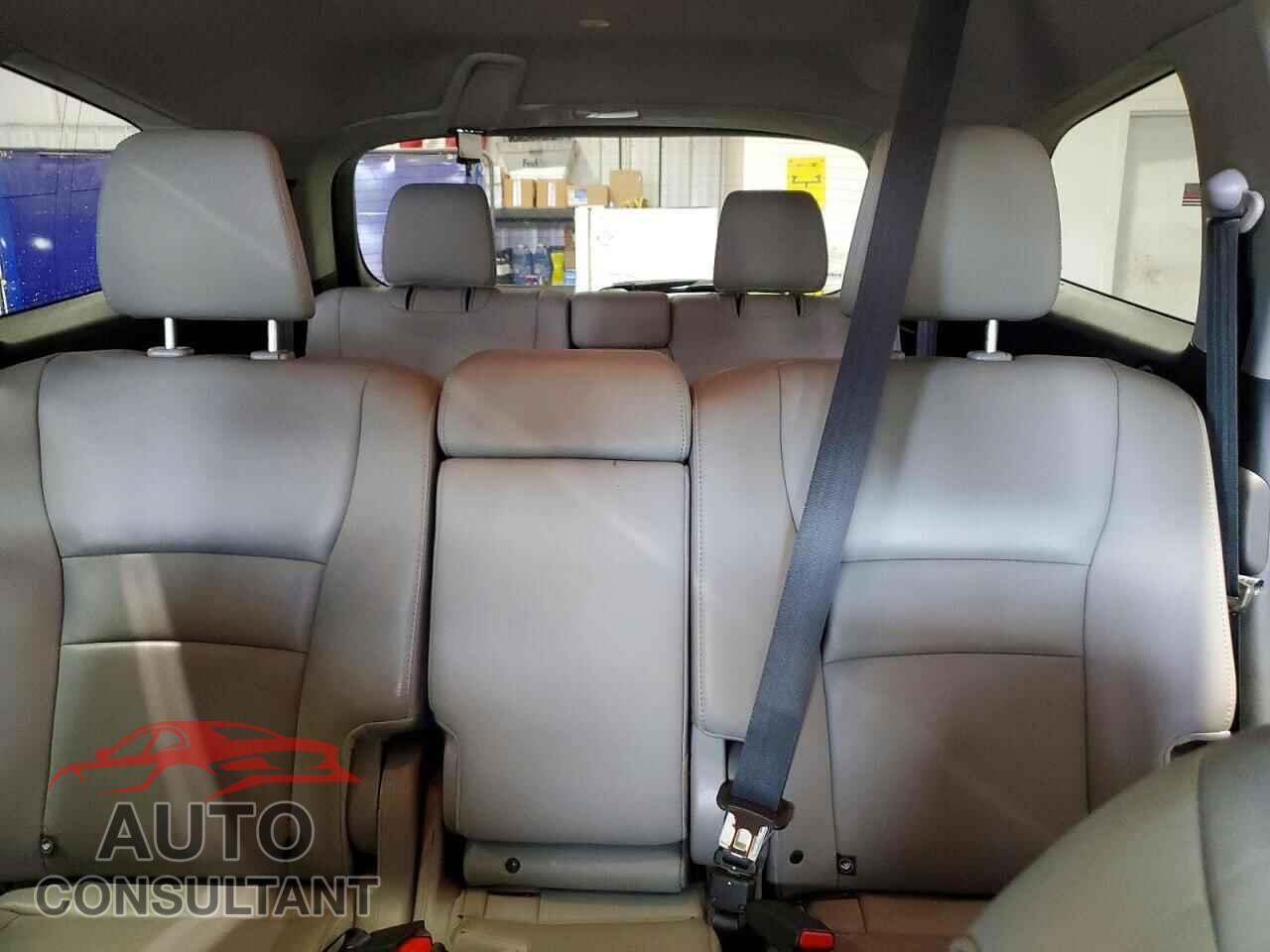HONDA PILOT 2016 - 5FNYF5H59GB008432