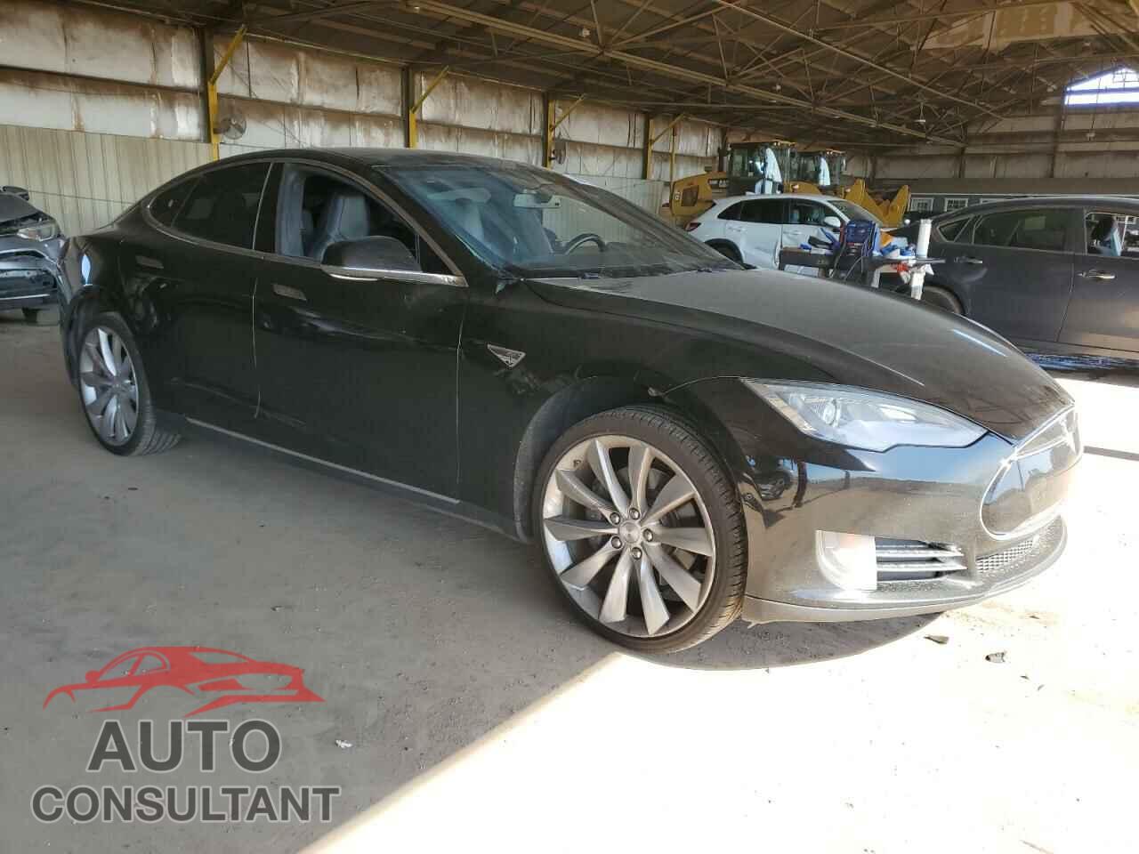 TESLA MODEL S 2015 - 5YJSA1H2XFF084016
