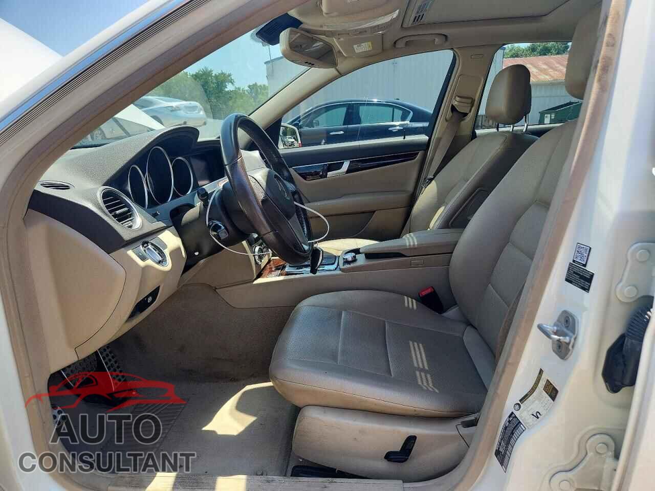 MERCEDES-BENZ C-CLASS 2012 - WDDGF4HB4CA721226