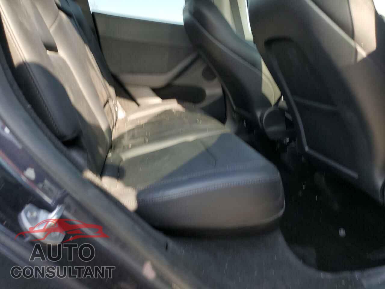 TESLA MODEL Y 2024 - 7SAYGDEE9RF025247