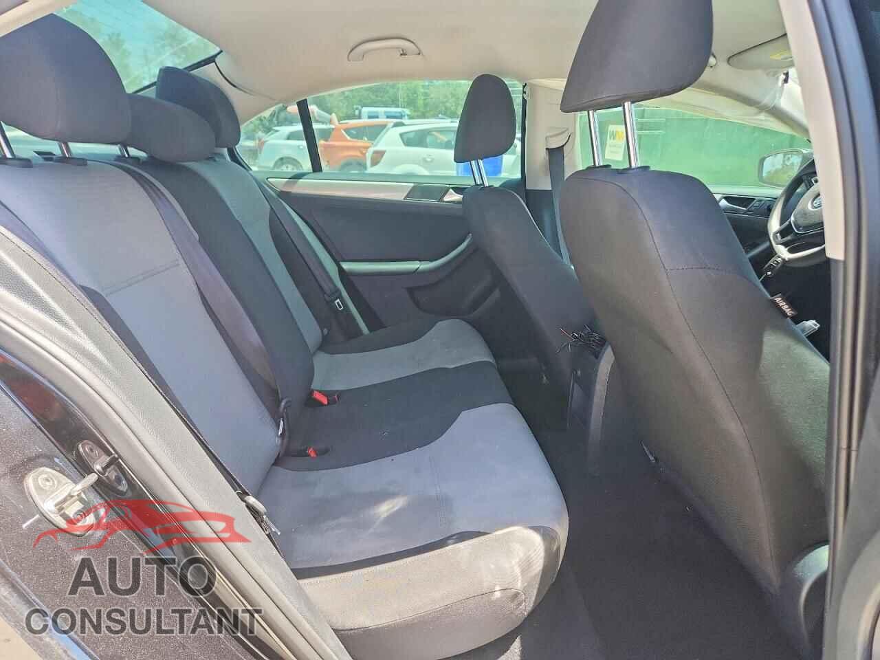 VOLKSWAGEN JETTA 2017 - 3VW2B7AJ1HM308643