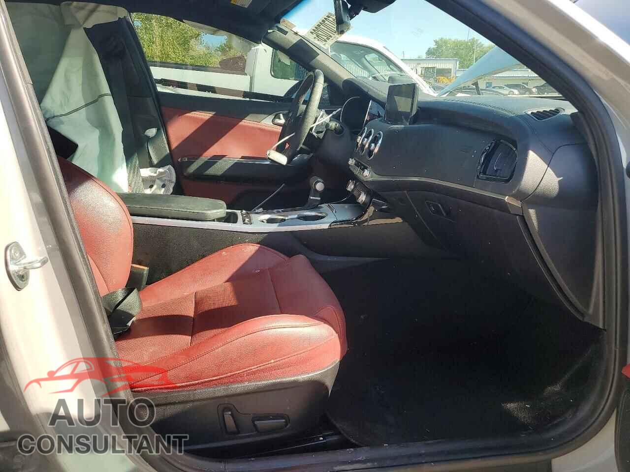 KIA STINGER 2022 - KNAE45LC6N6119735