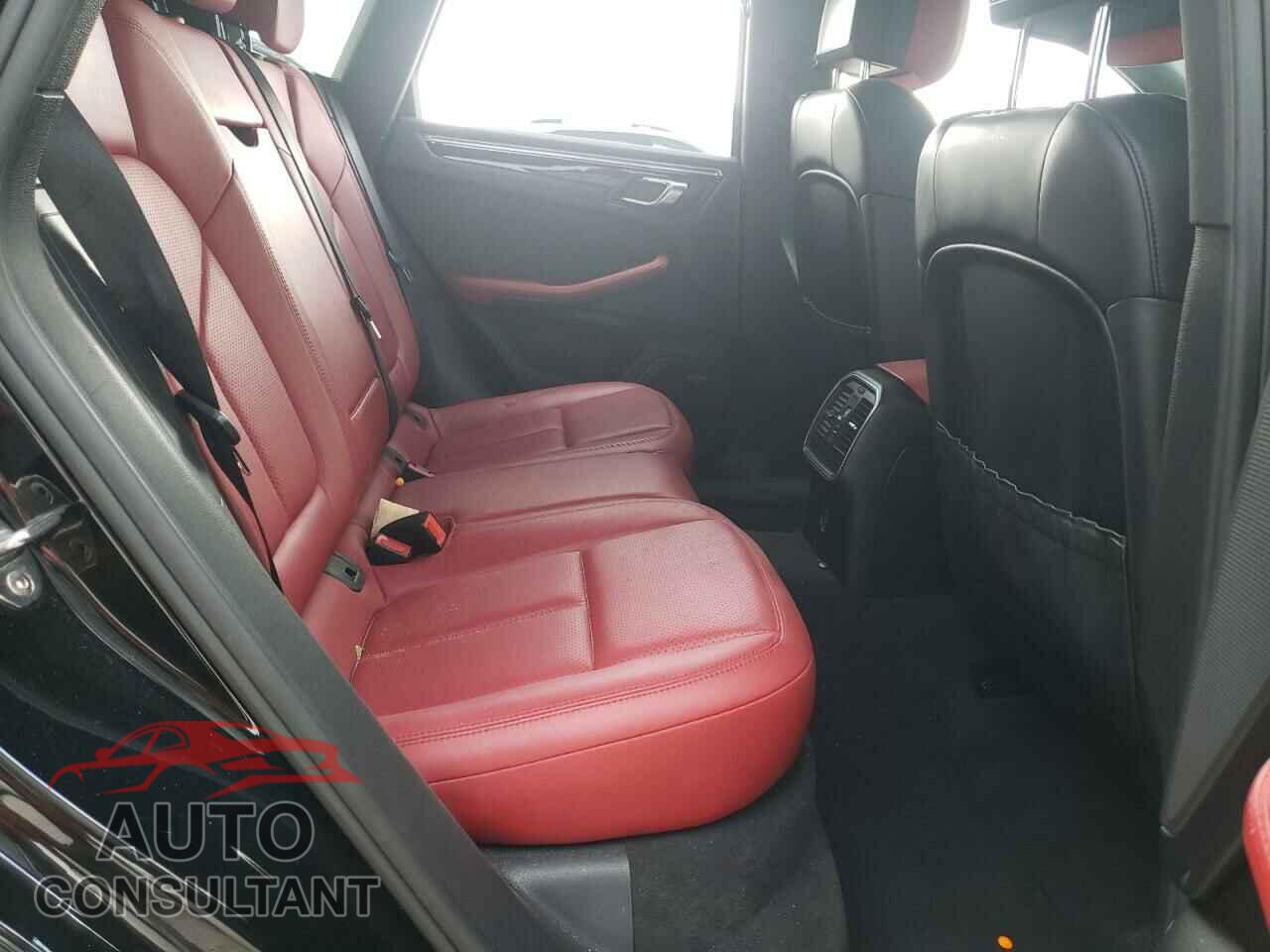 PORSCHE MACAN 2017 - WP1AA2A56HLB03357