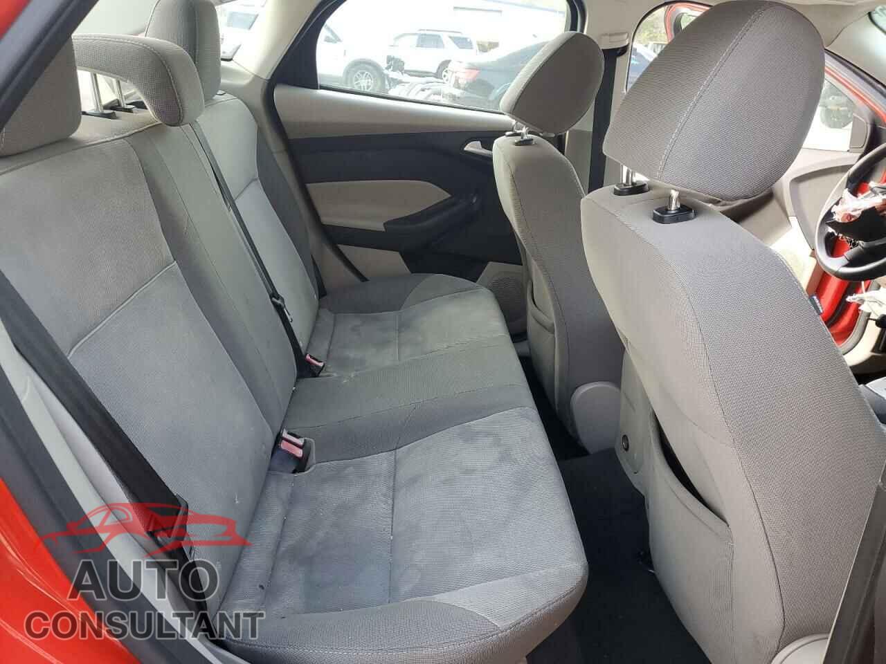 FORD FOCUS 2014 - 1FADP3F27EL219881