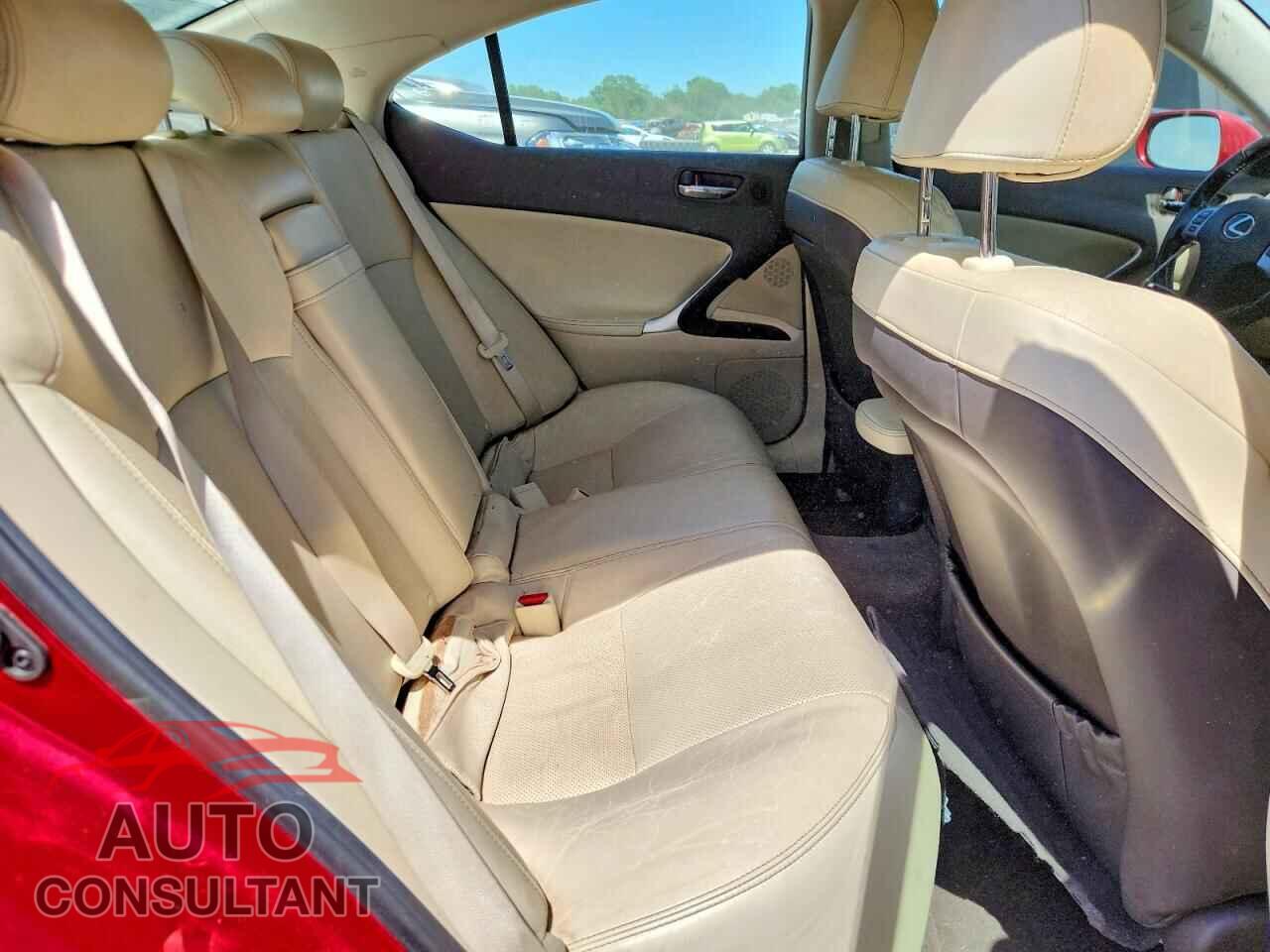 LEXUS IS 2011 - JTHCF5C22B5049677