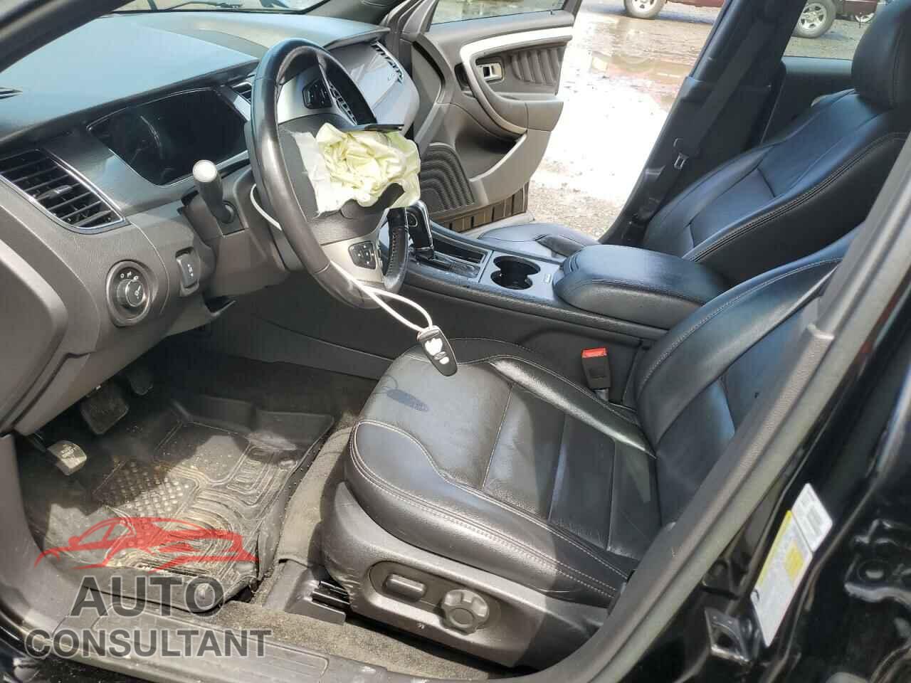 FORD TAURUS 2018 - 1FAHP2E80JG133333
