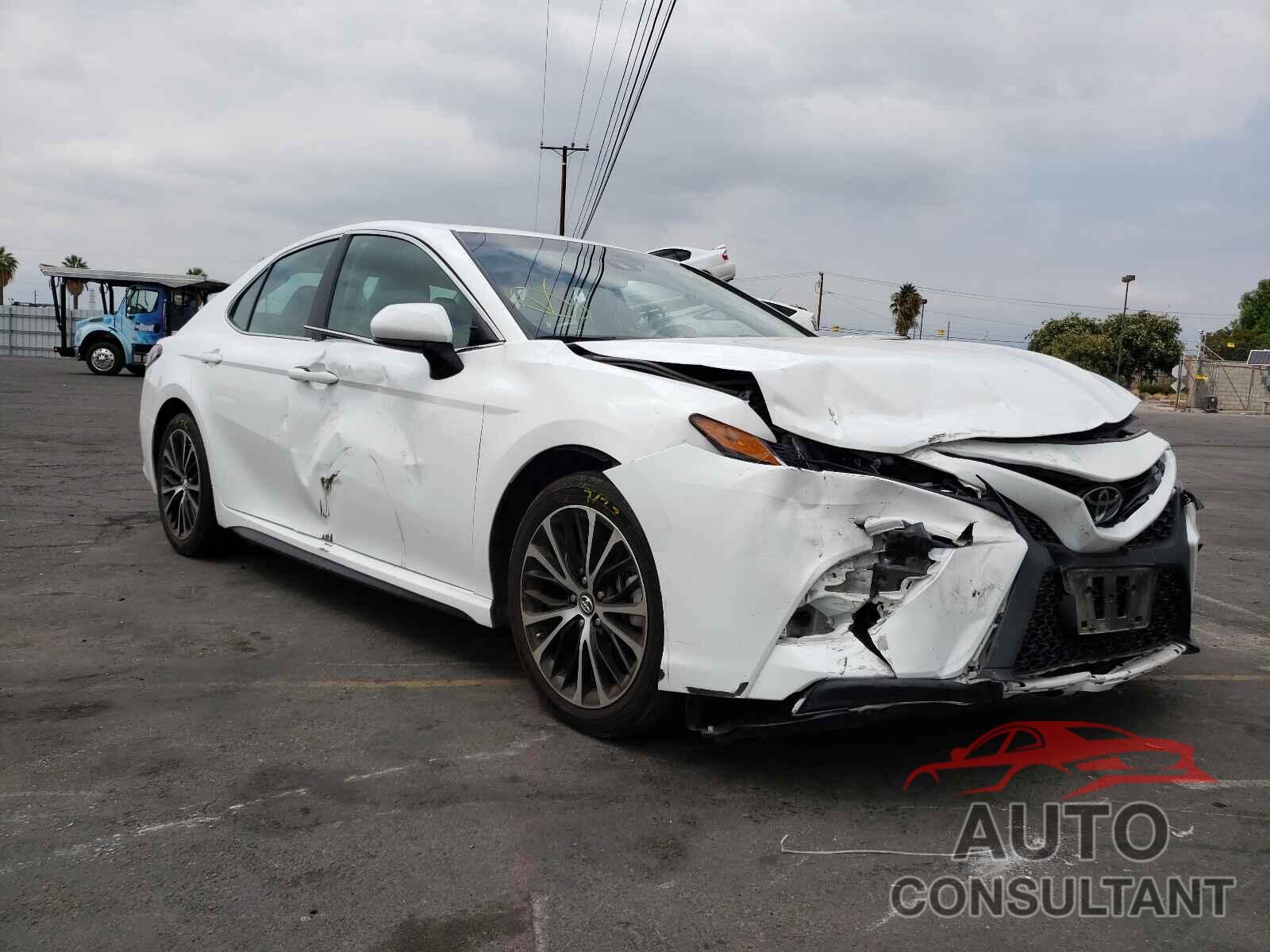TOYOTA CAMRY 2018 - 4T1B11HK0JU551942