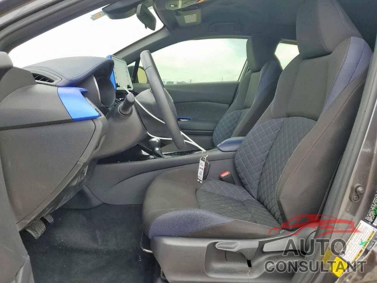 TOYOTA C-HR 2021 - JTNKHMBX6M1118875