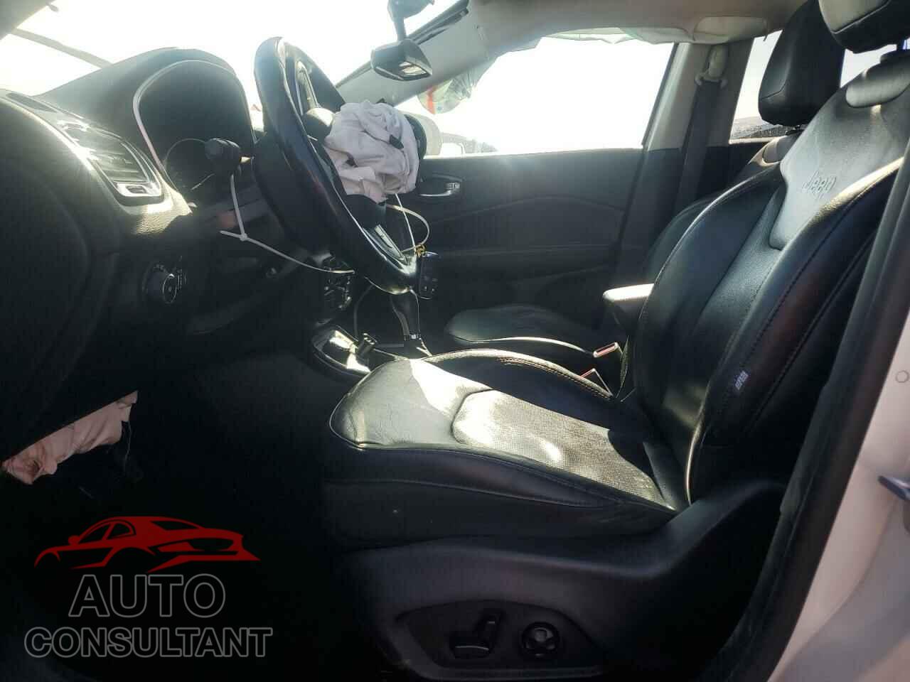 JEEP COMPASS 2018 - 3C4NJDCBXJT492015