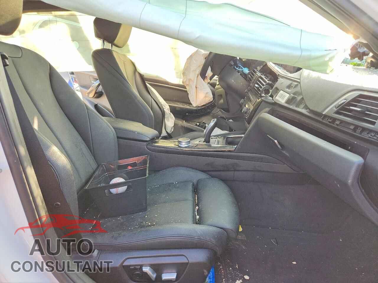 BMW 3 SERIES 2018 - WBA8A3C56JA357524
