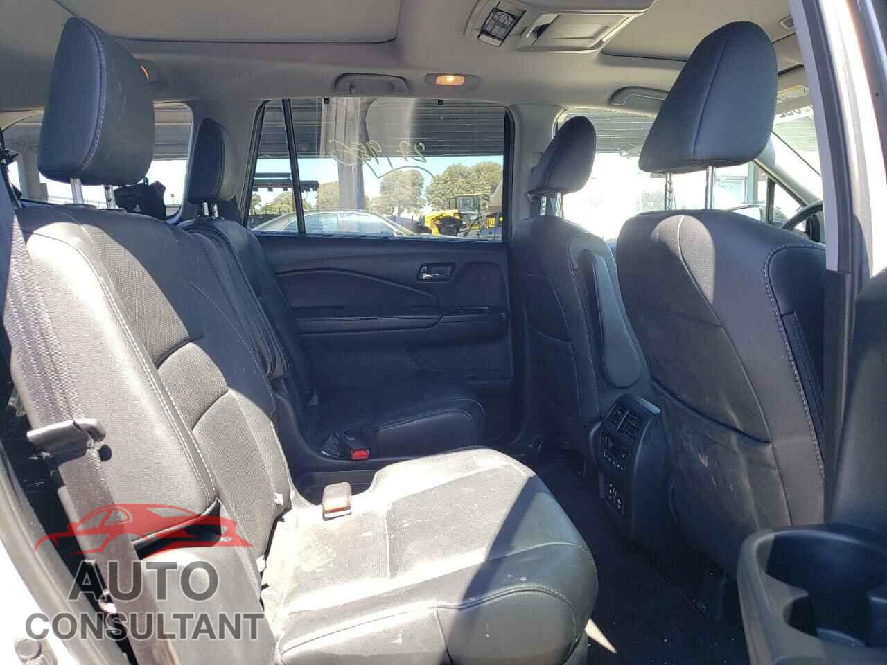 HONDA PILOT 2017 - 5FNYF6H01HB029870