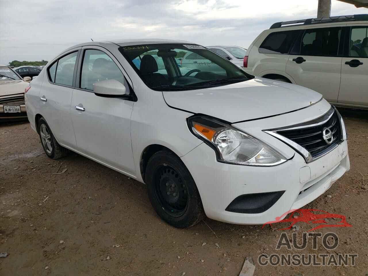 NISSAN VERSA 2018 - 3N1CN7AP7JL852341